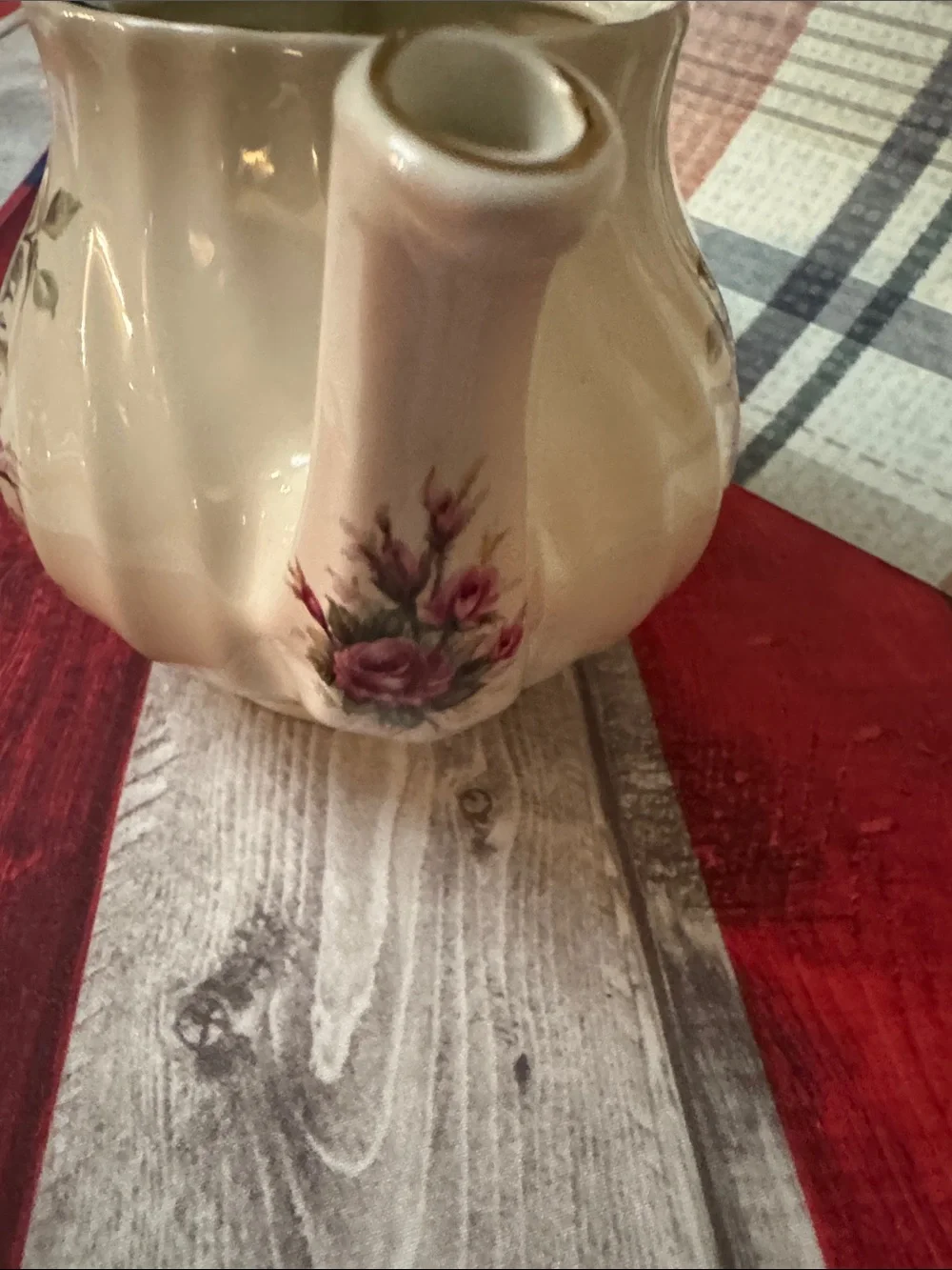 The Perfect little Floral Ceramic Teapot in Cream with Pink Roses